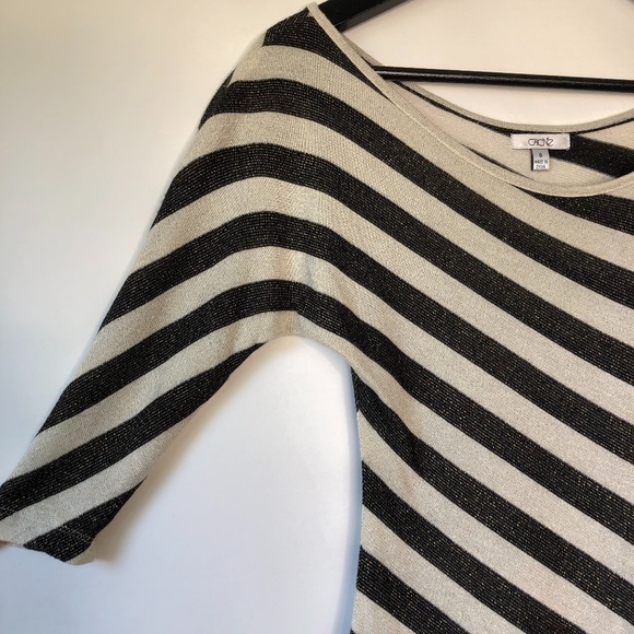 Asymmetrical black & white striped sweater - Picture 2 of 7